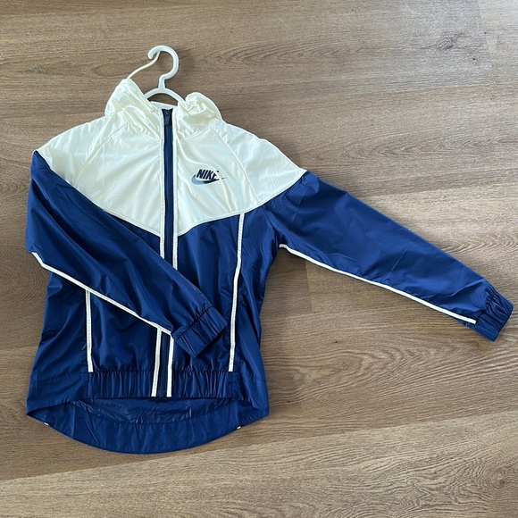Nike Windbreaker - Picture 1 of 3